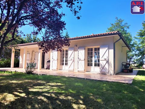 FURNISHED T4 VILLA WITH MAGNIFICENT GARDEN Available at the beginning of May under furnished lease. Completely renovated T4 villa, 110.21m² of living space on 1700m² of enclosed land, with views of the Pyrenees. Quiet, facing due SOUTH, view of the P...