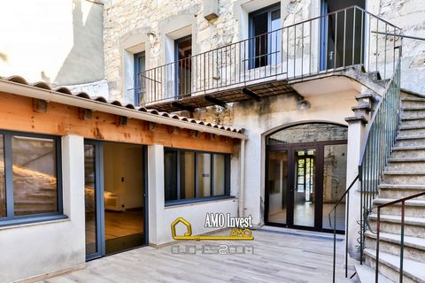 Discover for sale this unique and historic apartment of about 185m2 in Tarascon! This atypical apartment has many assets. The property is located on the first floor with private elevator, it is composed of a beautiful living room kitchen of about 100...