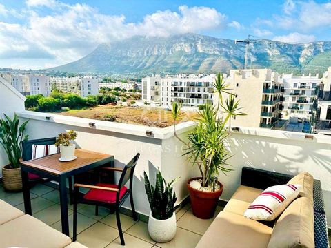 Discover the essence of the Costa Blanca in this exquisite penthouse with impressive views of the Mediterranean Sea, the Castle and the Montgo. Watch the sunrise over the Mediterranean from your terrace or enjoy some tapas while contemplating the Mon...
