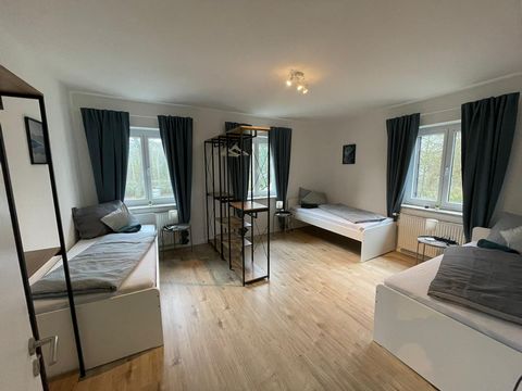 Cozy 2-room apartment with free parking! The apartment consists of 2 bedrooms, a bathroom and a kitchen. It is fully furnitured and equipped with bed linen and towels. 2 TVs with Netflix access and WiFi connection are available. In the well equipped ...