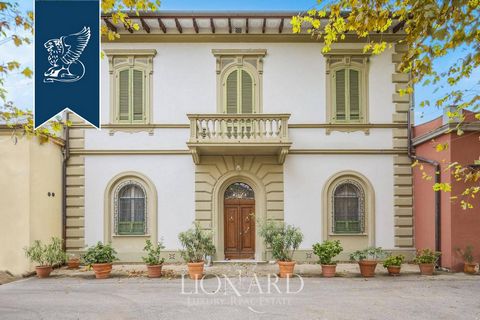 The proposed villa in the Art Nouveau is located in Pisa Province, San Giuliano Terme. The building occupies level 2 of 250 square meters and divided into 2 apartments with an area of ​​150 square meters and 100 sq. m, offering a total of 6 rooms. Th...
