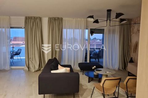 Fully furnished and designer-decorated modern apartment with a sea view. Located in a quiet area, only a 5-minute drive to the city center and a 600 m walk to the beach. The apartment consists of two rooms, one intended as a bedroom, while the other ...