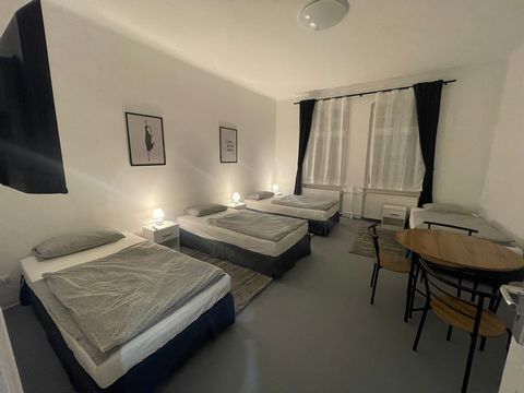 POTSDAM - furnished and fully equipped apartment with 4 rooms and 100m² To rent long term or short term Entire apartment or single room can be rented. With single rooms you have to take into account that you will live with others and use the kitchen ...