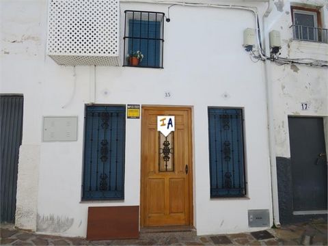 Situated in the lively town of Martos in the Jaen province of Andalucia, Spain. This charming little terrace house has been renovated to a good standard and is ready to live in or use as a great bolt hole. Enter the wooden front door into the living ...