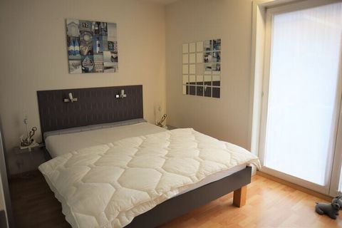 Ruim appartement met 2 slaapkamers, centraal gelegen. Met een ruim terras aan de voor- en zijkant Gelegen te midden van de bruisende straten van Nieuwpoorts betoverende kustplaats, belichaamt dit uitzonderlijke appartement het toppunt van modern comf...