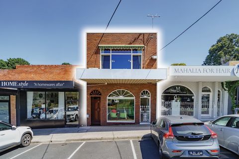 Barry Plant Commercial is pleased to present for sale 38 Panfield Avenue, Ringwood. Meticulously maintained double-storey property seamlessly blending a thriving retail space on the ground floor with a classical designed dwelling above. This prime re...