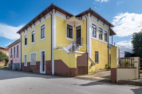 Identificação do imóvel: ZMPT565369 4 bedroom house, with 2 floors and vast land in Lever, Vila Nova de Gaia, Porto. Located in Lever, this house offers a variety of amenities and features that make it ideal for family housing. With a spacious backya...