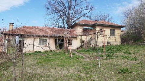 Imoti Tarnovgrad offer you a house for sale in the village of Hotnitsa. The village is located 20 km. from Veliko Tarnovo. The settlement offers good conditions for permanent living - grocery store, bus transport. The offered property consists of a k...