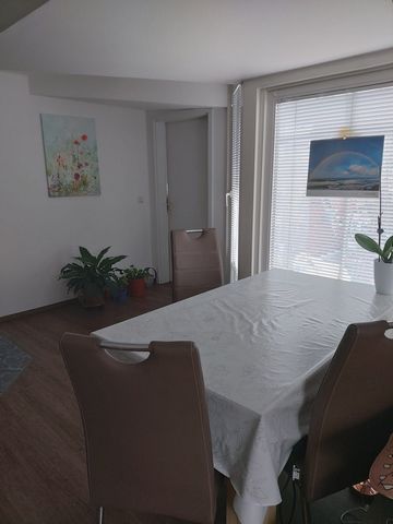 Very quiet but centrally located apartment, renovated and equipped to a high standard (underfloor heating, washing machine/dryer, dishwasher, large fridge/freezer, bathtub + shower) Incl. 1 underground parking space