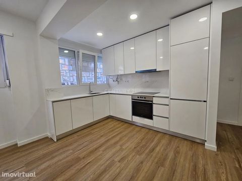 Are you looking for a completely refurbished apartment in one of the most central areas of Sacavém? This excellent 2 bedroom apartment, with river view, is your great opportunity to buy the house that will make your dreams come true. This apartment i...