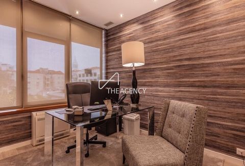Located in Lisboa. This renovated contemporary office space, with 59.5 m² and a parking space, is the ideal choice to boost your business. Located in a prestigious building on Avenida 5 de Outubro, it offers convenient access to the metro and bus, in...