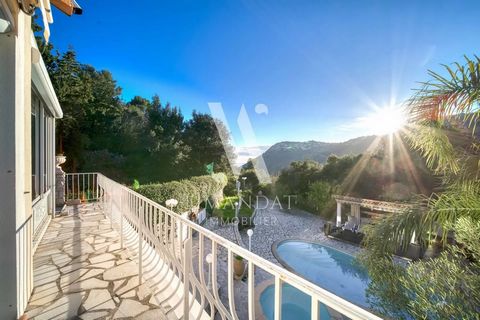 La TURBIE, a true haven of peace, not overlooked, just 6 kilometers from the Principality or 14 minutes by car, and 6 km from the Mont Agel golf course, south-west facing, charming property with swimming pool, pool house, spa, sauna, hammam, golf pra...