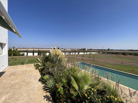 Located in Benslimane. La Ferme Villa Neuve et Moderne in Benslimane is an exceptional residence, combining contemporary elegance and luxurious comfort. Spread over a plot of 10,000 square meters, this spacious 400 square meter villa is spread over t...