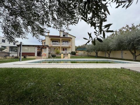 Apart-house of 6 apartments with swimming pool in Umag area just 2 km from the sea. Total area is 550 sq.m. Land plot si 1200 sq.m. The ground floor consists of four spacious apartments that are categorized as tourist rentals. There are two spacious ...