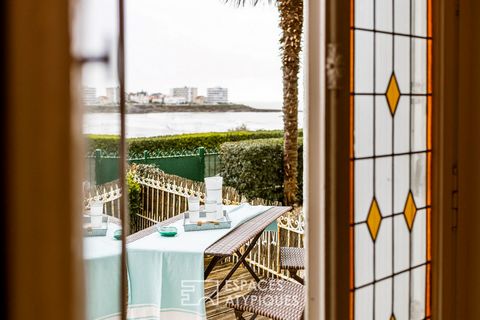 EXCLUSIVITY ATYPICAL SPACES - Ideally located in Vaux-sur-Mer, a popular seaside resort intimately linked to Maurice Garnier who infused it with his architecture and its friendly and coveted living environment, this renovated studio of about 31m2, in...