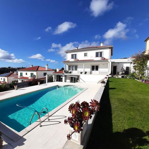 Immaculate and substantial is this detached 4 bedroom villa with private swimming pool on a 750 sqm plot with exceptional views in a peaceful residential location near the medieval town of Obidos. Within walking distance of good local amenities, incl...