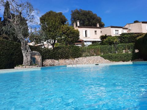 Entdecken Sie mit ERA CANNES eine außergewöhnliche Gelegenheit: ein OCCUPIED LIFE ANNUITY Haus in MOUGINS, eingebettet in eine charmante Eigentumswohnung mit Swimmingpool. Diese Villa auf 2 Ebenen von 112 m² bietet einen Eingang, ein Wohnzimmer, eine...