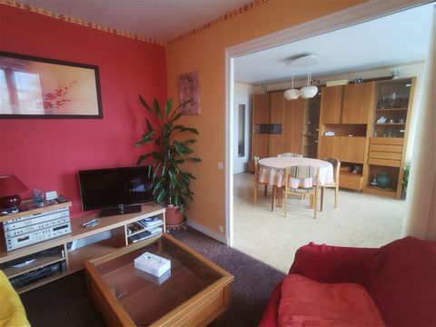LYON MONPLAISIR - SANS SOUCI: In a secure residence, bright and crossing T4 of 67 m2 on the first floor with elevator. Double living room opening onto the west-facing balcony, 2 bedrooms of more than 10 m2, shower room and separate toilet. Cellar. Cl...