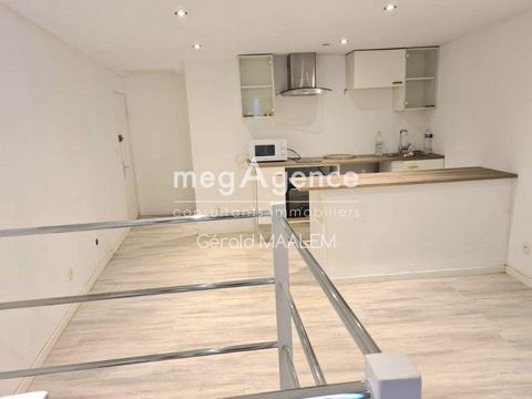 Refurbished 2-room apartment on two floors with an area of ??40m2 located in the Center of Draguignan. It also has a 60m² cellar. The apartment is sold occupied with an unfurnished lease for which the rent is 550 euros per month. The cellar also has ...