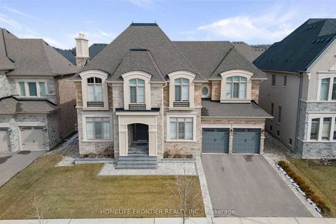 Stunning ,and sun filled traditional floor plan offering 4922 sqft of luxury built which is meticulously upgraded by the mature owners showing pride of ownership and ready to move in. Freshly soft and hard Landscaped, Gazebo, Outdoor Loggia, in Groun...