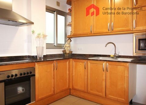 Beautiful apartment in the area of Plaça Catalunya in Sant Boi. It is a semi-new property with elevator, it has 3 bedrooms of which two are singles and another is double en suite (with bathroom), it also has another bathroom, separate living room wit...