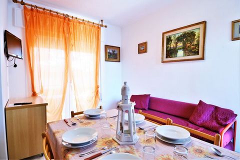 This beautiful apartment in Rosolina Mare is ideal for a vacation with family and/or friends. The beautiful balcony or terrace lends itself perfectly to a relaxing evening with a drink of your choice. Rosolina Mare is located directly on the sea, whe...