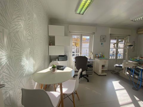 Unique Opportunity! Dental Clinic Leasehold in Tomar - Your Window to Success... If you've always dreamed of entering the world of dentistry or expanding your professional horizons, this is your chance to acquire a ready-for-success dental clinic loc...