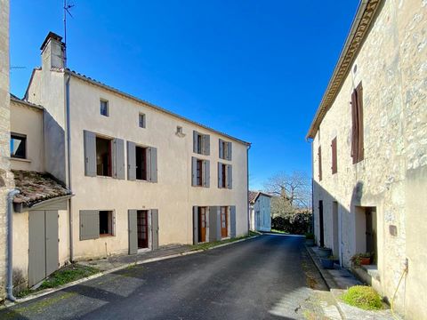 EXCLUSIVE TO BEAUX VILLAGES! This charming house, located between Monflanquin and Villeréal, offers numerous possibilities once refreshed. With its two entrances, it presents an interesting potential to be transformed into a large family home or divi...