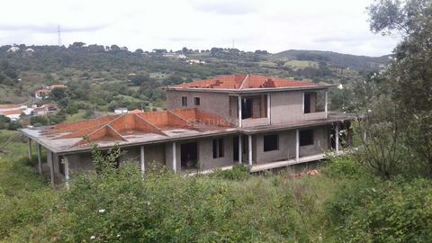 Land in the Union of Parishes of Alhandra, São João dos Montes and Calhandriz, municipality of Vila Franca de Xira, about 10 minutes from Alverca. With an area of 1,464 hectares and feasibility of construction. The view is unobstructed and bright and...