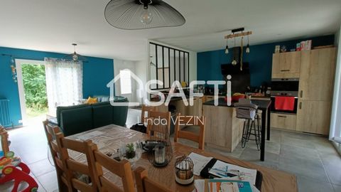 Linda Vezin du réseau immobilier Safti vous propose cette maison familiale située sur la commune des Rives de l'Yon a seulement 10 mn de la Roche sur yon. Située dans un environnement calme, vous pourrez profiter d'un terrain verdoyant et arboré de 1...