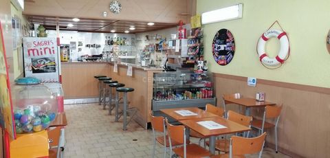 store with 45m2 with effectuation trade and industry, at the moment has a cafe in operation, and is leased but possible to buy with or without incline. It is located in a street with several shops of various branches that helps all the commerce in ge...
