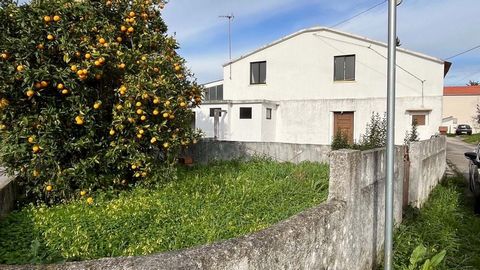 Découvrez le potentiel caché de cette villa située à Cernache, Coimbra. Cette propriété attend avec impatience une rénovation totale, vous offrant l’opportunité unique de créer la maison de vos rêves. Située à Cernache, à la périphérie de Coimbra, ce...