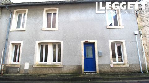 A26016MP86 - Well finished with no work to do. Two minute walk to the town square containing vibrant bars and restaurants and weekly markets and hosting concerts and events in the summer months. Information about risks to which this property is expos...