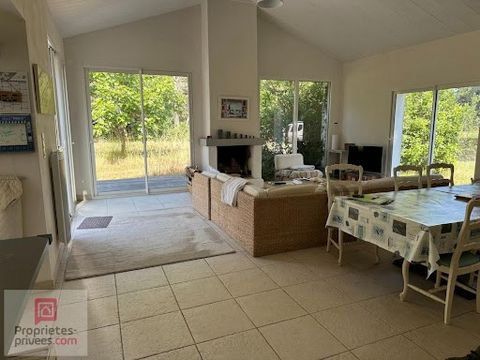NOIRMOUTIER (85330) - Les Sableaux sector Very rare, on a plot of more than 6700 m2 a few meters from the beach of Les Sableaux: House 6 bedrooms. Prime location. Large family house with a total living area of approximately 180 m2 comprising on the g...