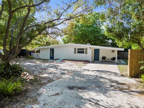 Investment Opportunity Alert! This outstanding rental home in Sarasota presents a lucrative prospect for savvy investors. Boasting 6 bedrooms and 3 bathrooms, this spacious 1625 square feet residence is currently generating income with each bedroom l...