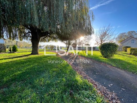 Pleasant village located 5 minutes from Bray sur Seine and less than 10 minutes by car from Donnemarie Dontilly. Come and discover this magnificent land including a building part of 5360 m2 enclosed with gate. Vast land offering a garage, and a vast ...