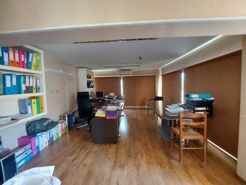 Located in Paphos. Corner shop for sale in Paphos centre. The internal area is 52sq.m. ground floor and 27sq.m.mezzanine.The property has a small storage room, allocated covered parking with pergola There is also outdoor space with right of exclusive...