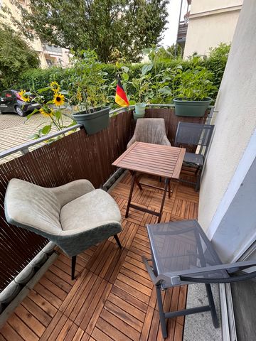 Welcome to your new home! This charming and fully furnished apartment in the sought-after Poststrasse not only offers you a stylish and comfortable home, but also the perfect location to make the most of your stay in Dresden.