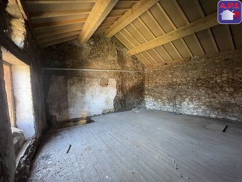 LITTLE PRICE ! Barn to renovate with an area of approximately 88 m² on two levels and adjoining on both sides. Located in a charming mountain village about 15 km from Ax Les Thermes. Small courtyard. ARIEGE PYRENEES IMMOBILIER (API) -Sales agent (RSA...
