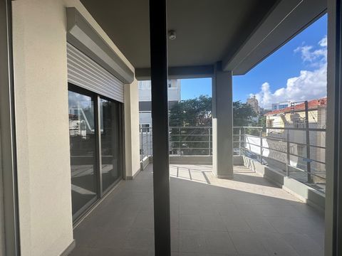 Located in Limassol. Upper floor luxury offices in prime location and near the Limassol zoo/gardens. Lovely feature staircase leads up to the offices which have 3 large rooms with balconies, Director office en suite. main bathroom, kitchen area with ...