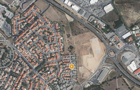 Situé au sud de Perpignan, dans le quartier Porte d’Espagne, ce nouveau lotissement propose un terrain à bâtir d'une surface de 260 m2 dit lot 32, à destination d'une maison individuelle trois faces. La parcelle se trouve entièrement viabilisée et li...