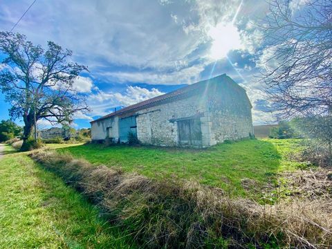 In the heart of the countryside of Saint Paul d'Espis, I invite you to discover this house to renovate without neighbors nearby. With a floor area of 250m2, we can imagine a multitude of projects because everything is to create according to your desi...