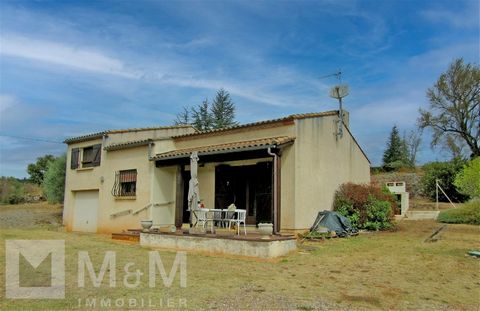 For sale exclusively at M M IMMOBILIER : a detached single-storey villa - SOUTH exposure - on a plot of 1000m² in a quiet location in ARQUES, at some 10km of all amenities. This house is composed of : entrance/hall, living room 31m² with insert wood ...
