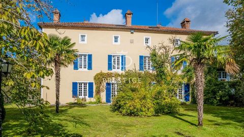 Superb 15 bedroom estate, which was at its most important in the 19th Century as a summer residence of distinguished lords from Limoges, situated in a quiet setting in St Barthelemy de Bussiere. After a thorough renovation and a modern extension in t...