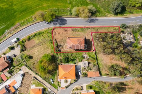 Identificação do imóvel: ZMPT565851 Plot with improvements of 1350 m2 in Anais - Ponte de Lima. Nearby: Location on the national road; 10 minutes from Ponte de Lima; 10 minutes from supermarkets; 20 minutes from Braga. 3 reasons to buy with Zome: Con...