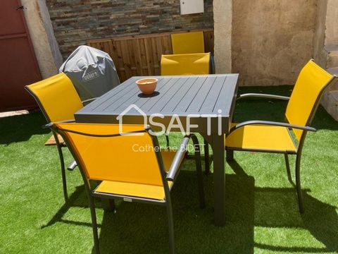 Located in Aigues-Mortes, this loft-style house with a high ceiling is close to schools and ramparts. The exteriors include a pleasant patio with terrace and possibility of returning a car. Inside, this 6-room house has 5 bedrooms and 3 bathrooms. On...