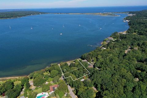 This perfectly positioned waterfront combination is elevated on the east side of Three Mile Harbor with more than 132' of unobstructed frontage. Witness the most impressive sunsets, soaring birds and fish swirls in the protected harbor. This special ...