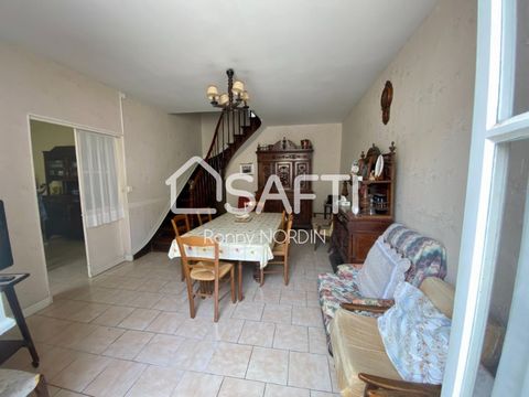 Located in a quiet street in Castillon-la-Bataille near the Dordogne, close to shops and 5 minutes from the train station on foot. On the ground floor, a separate kitchen, a living/dining room, utility room, two bedrooms, bathroom and WC. Upstairs, 2...