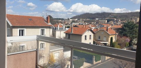 Vals-Près-Le-Puy, devenir propriétaire immobilier avec cet appartement doté d'une chambre (possibilité 2) et d'une large terrasse à vivre ensoleillée. Le bâtiment est conforme aux normes en matière d'accessibilité. Il s'agit d'un appartement se trouv...