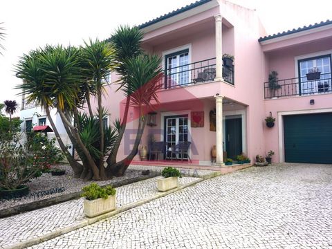 House in excellent condition in the center of Cadaval, on a 427m2 plot. The villa has 4 bedrooms, 1 of which is on the ground floor. On the ground floor we find a living room measuring around 30m2 with a stove, a bathroom, a bedroom and a semi-equipp...